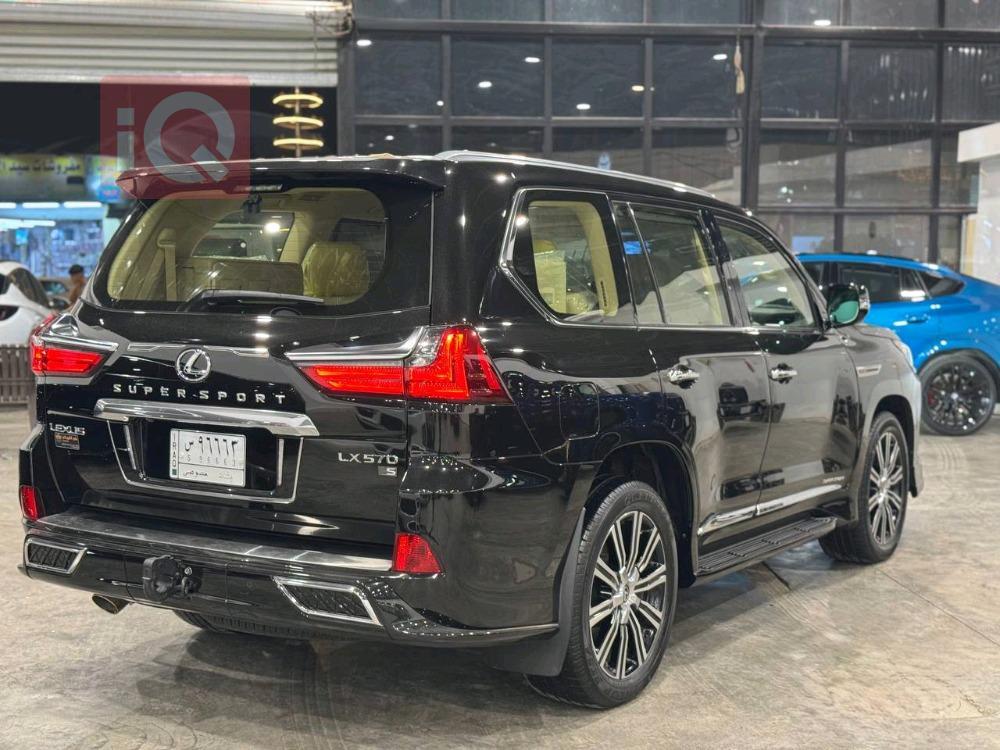 Lexus LX